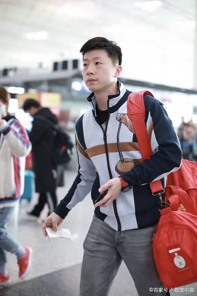 2019年3月1日,北京,马龙现身机场.